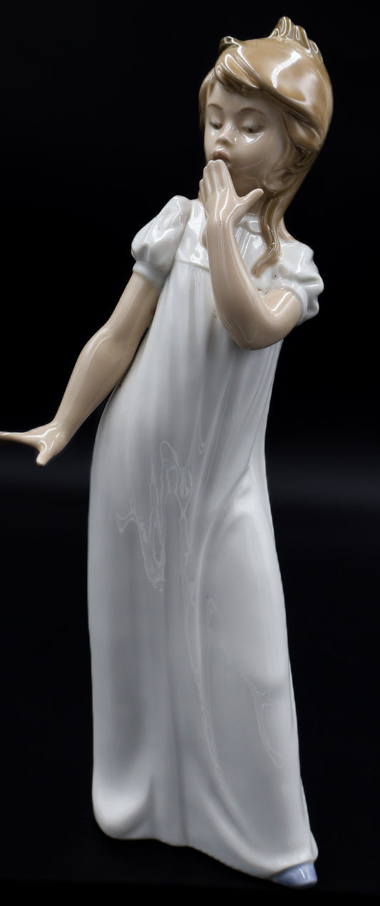 LLadro NAO #232 Boy with Towel and #230 Yawning Girl